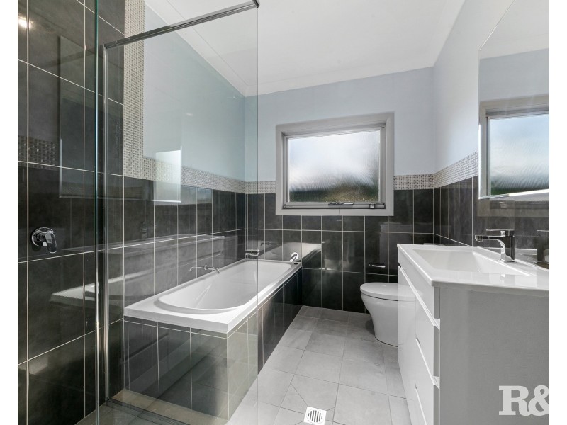 10 Trafalgar Avenue, Woy Woy NSW 2256