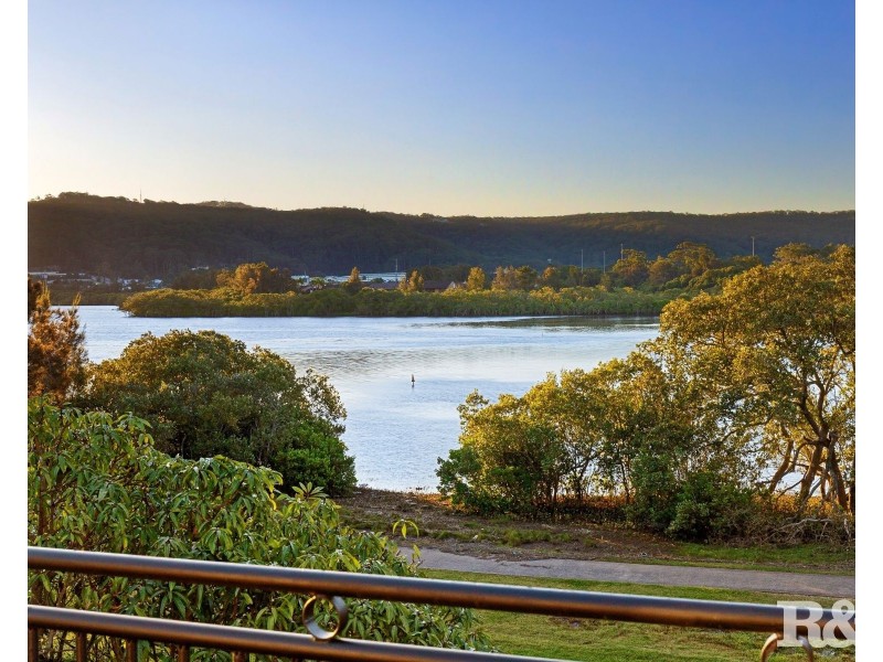 40 Matthews Parade, Point Clare NSW 2250