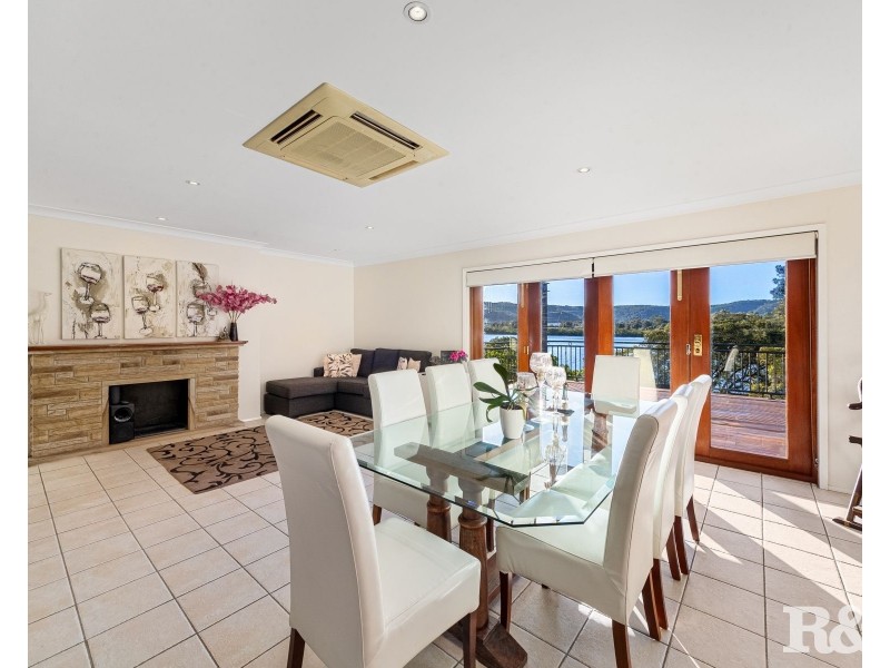 40 Matthews Parade, Point Clare NSW 2250