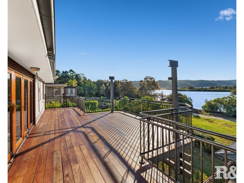 40 Matthews Parade, Point Clare NSW 2250