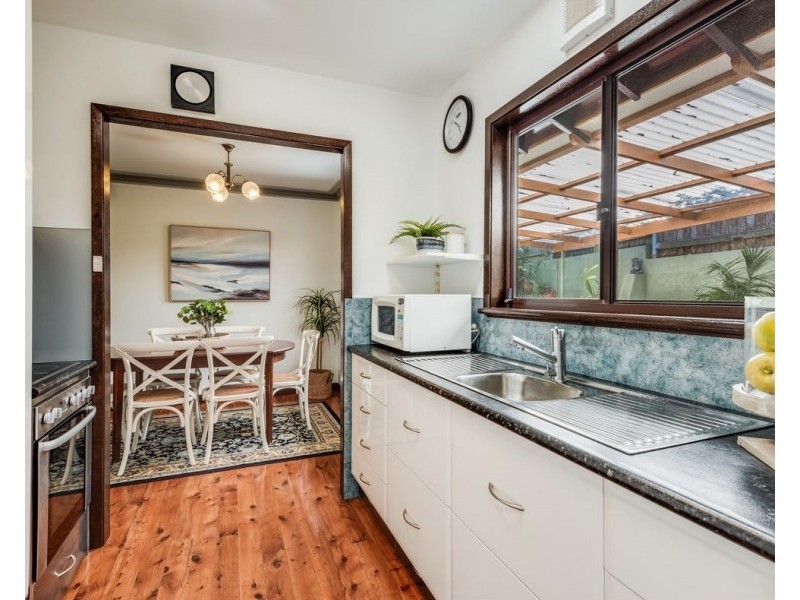 8 Dougal Drive, Wyoming NSW 2250