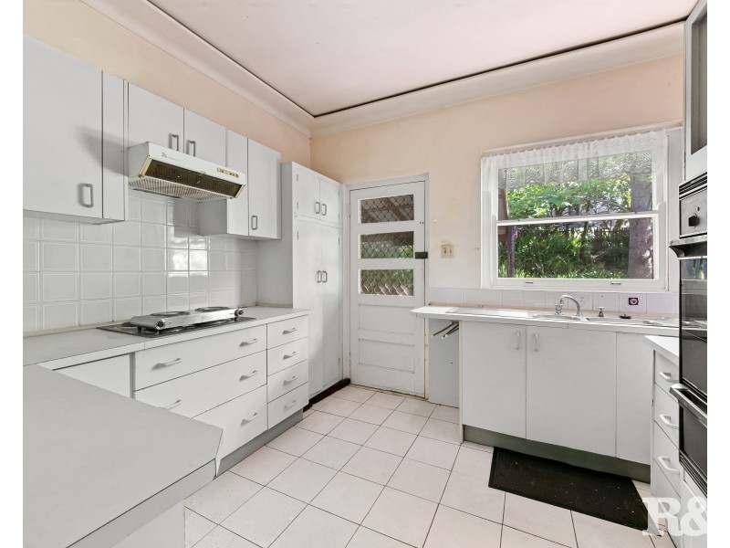 11 Scott Street, Point Clare NSW 2250