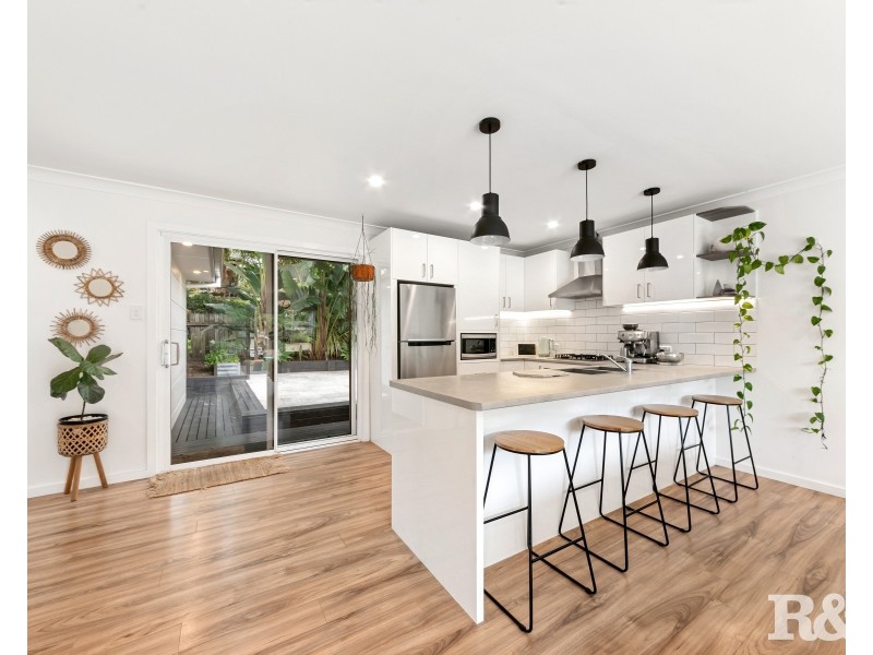 10 Vee Jay Place, Tascott NSW 2250