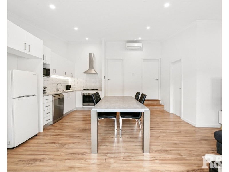 10 Vee Jay Place, Tascott NSW 2250