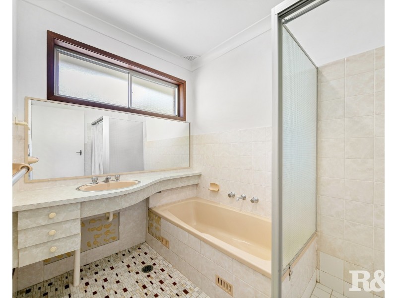 2 Genoa Place, Tascott NSW 2250