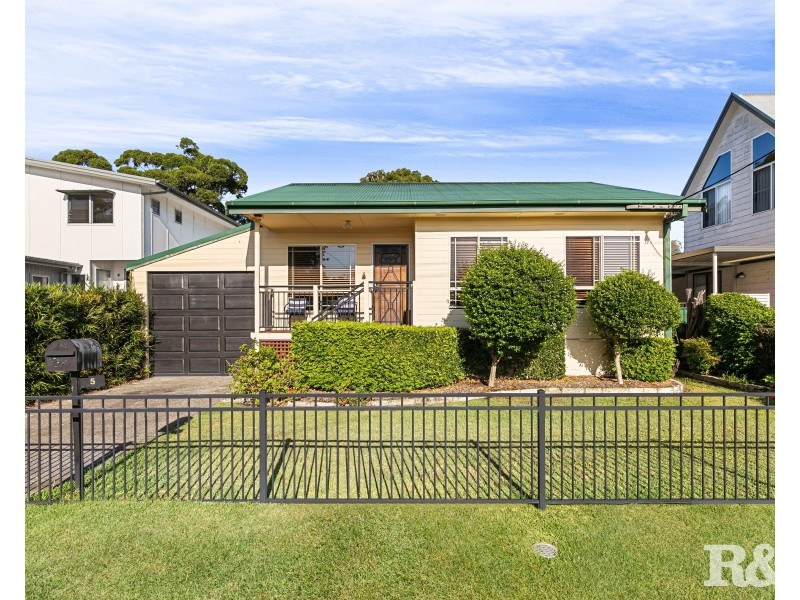 5 Greenfield Road, Empire Bay NSW 2257