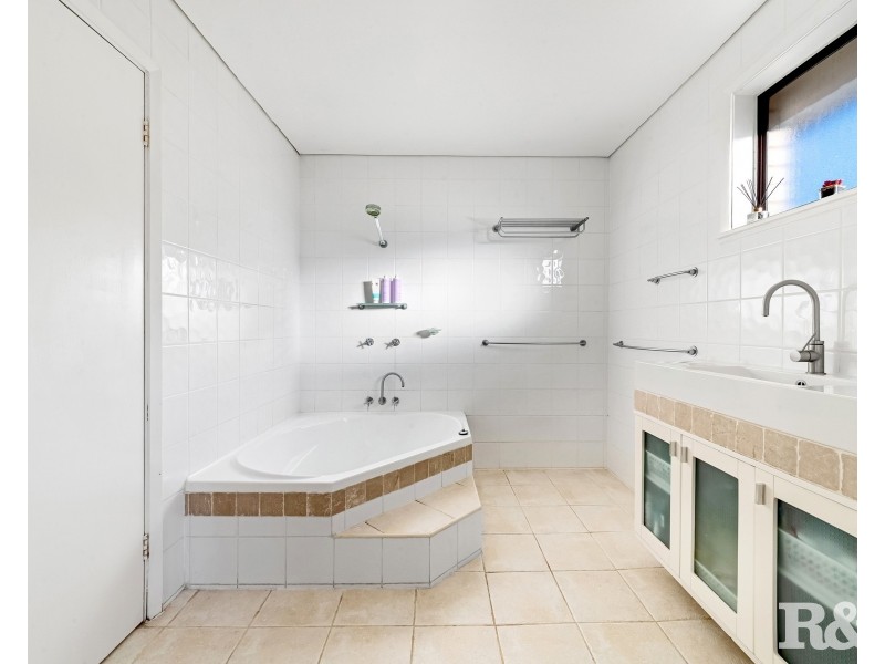 40 Matthews Parade, Point Clare NSW 2250