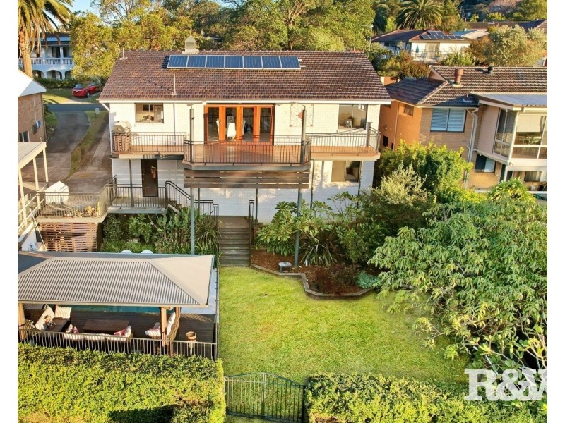 40 Matthews Parade, Point Clare NSW 2250