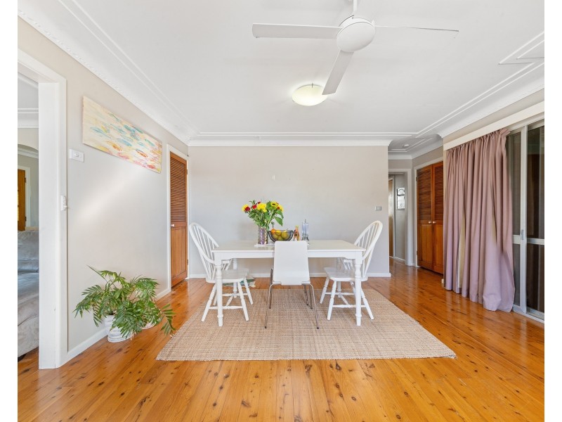 1 Lorraine Avenue, Point Clare NSW 2250