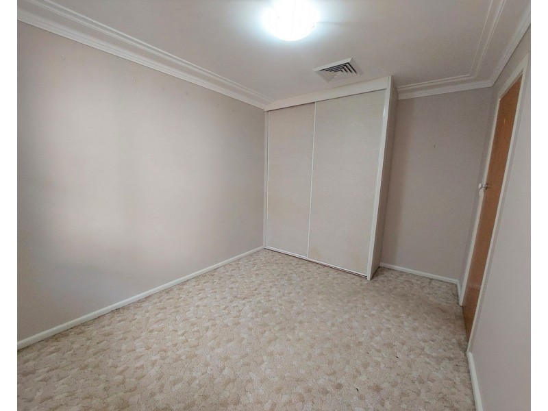 1 Lorraine Avenue, Point Clare NSW 2250