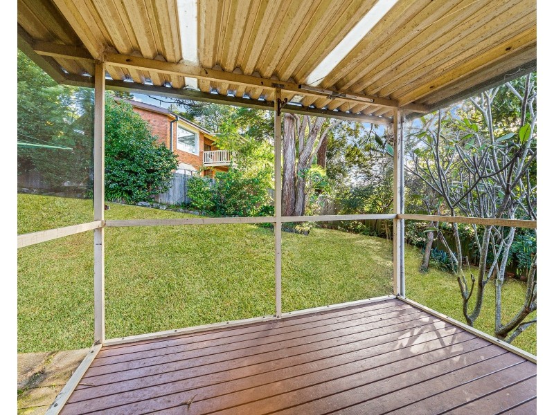 1 Lorraine Avenue, Point Clare NSW 2250