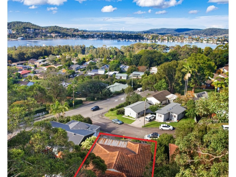 1 Lorraine Avenue, Point Clare NSW 2250