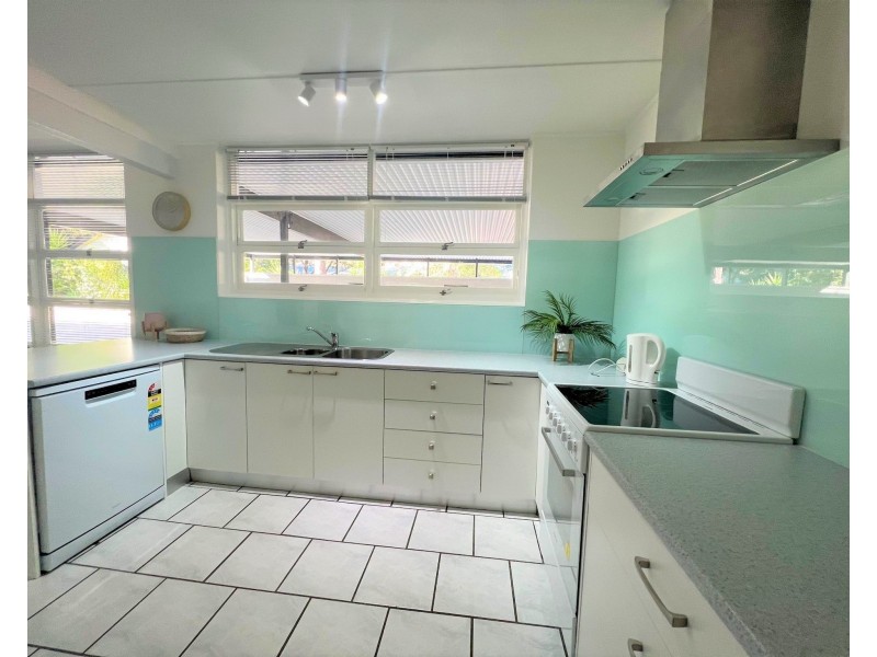 2A Scott Street, Point Clare NSW 2250