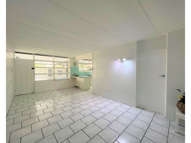 2A Scott Street, Point Clare NSW 2250