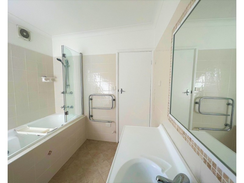 2A Scott Street, Point Clare NSW 2250