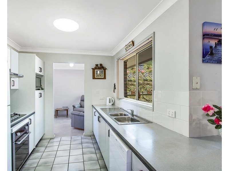 20 Manooka Road, Point Clare NSW 2250