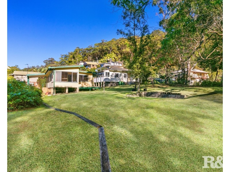 27 Takari Avenue, Point Clare NSW 2250