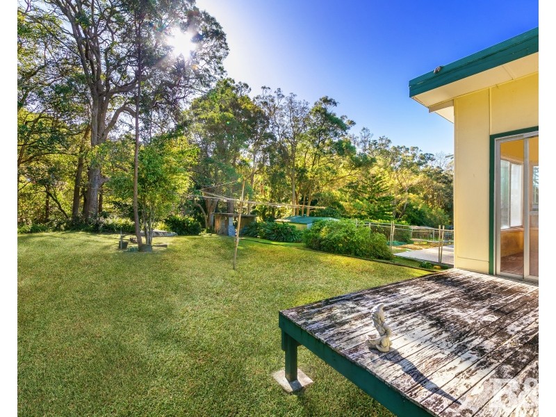 27 Takari Avenue, Point Clare NSW 2250