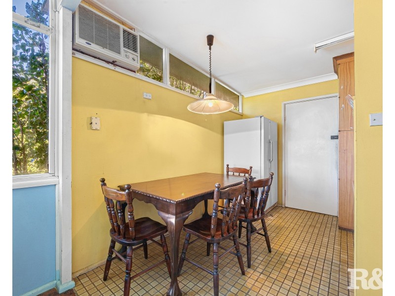 27 Takari Avenue, Point Clare NSW 2250