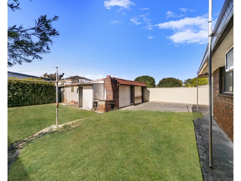 8 Farleigh Avenue, Umina Beach NSW 2257