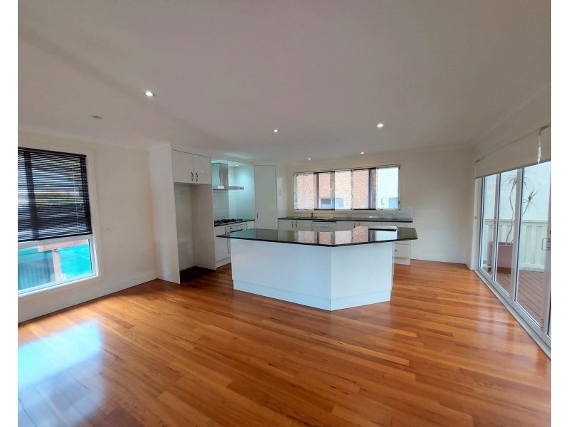 5 Camden Close, Point Clare NSW 2250