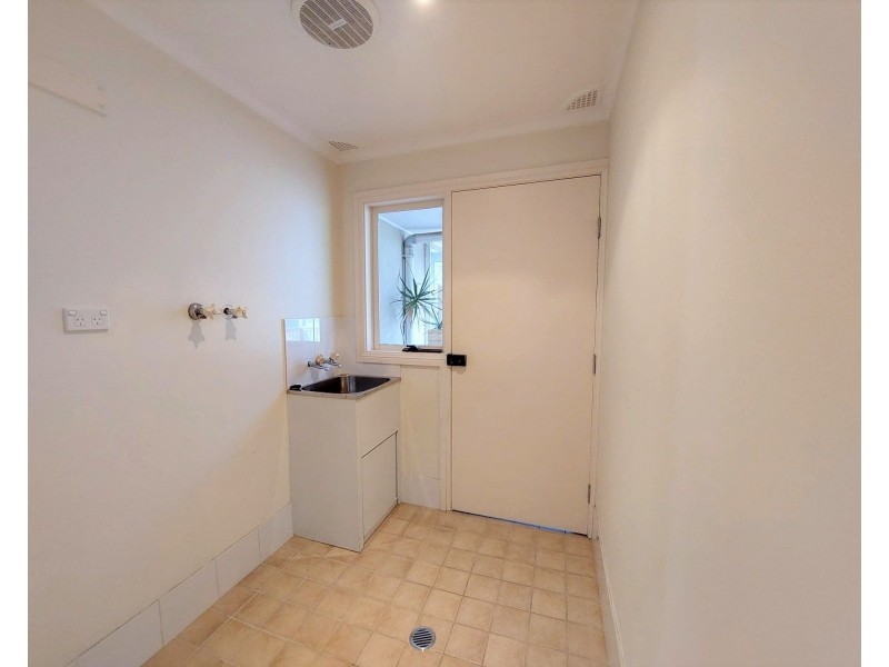 5 Camden Close, Point Clare NSW 2250