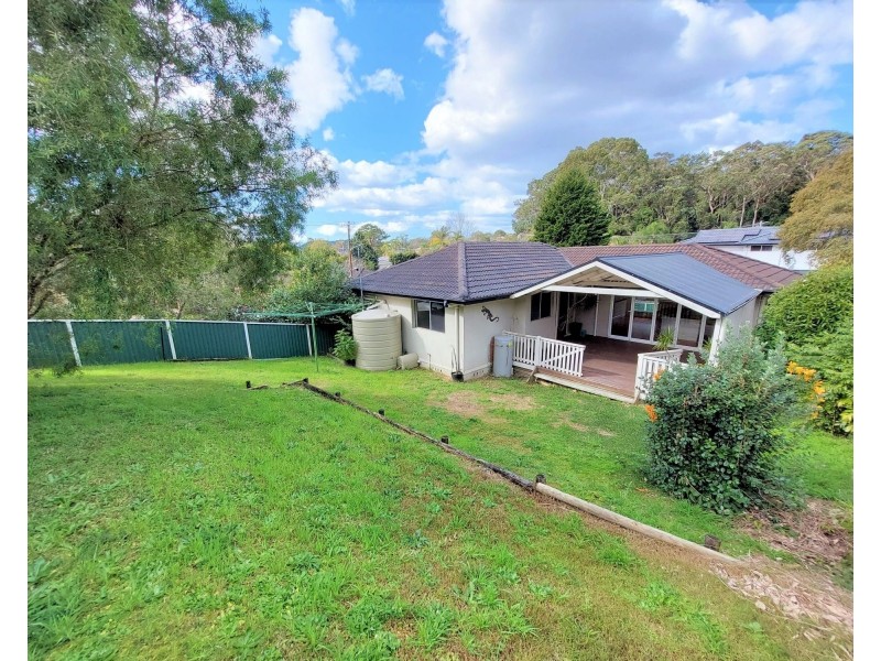 5 Camden Close, Point Clare NSW 2250