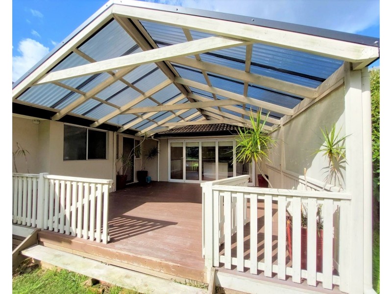 5 Camden Close, Point Clare NSW 2250