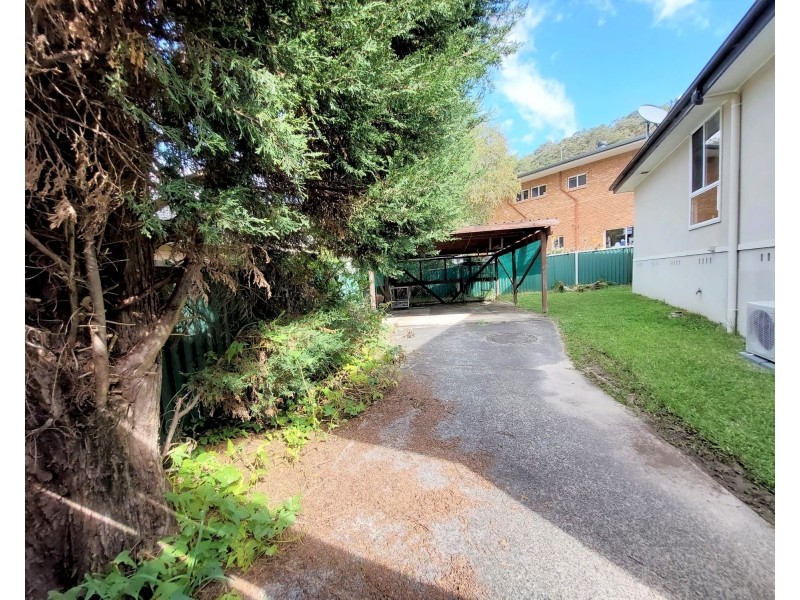 5 Camden Close, Point Clare NSW 2250