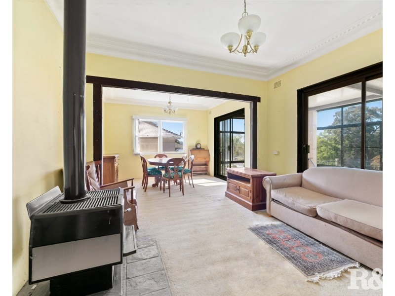 11 Scott Street, Point Clare NSW 2250