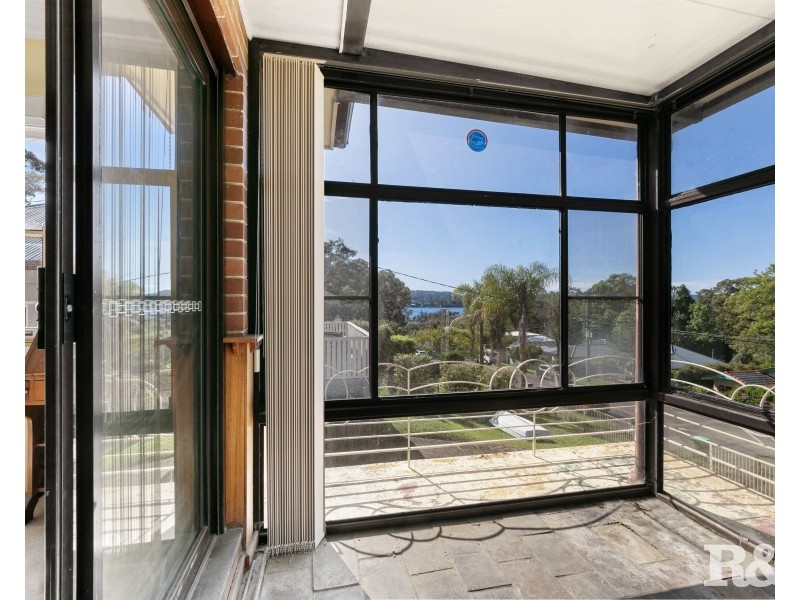 11 Scott Street, Point Clare NSW 2250