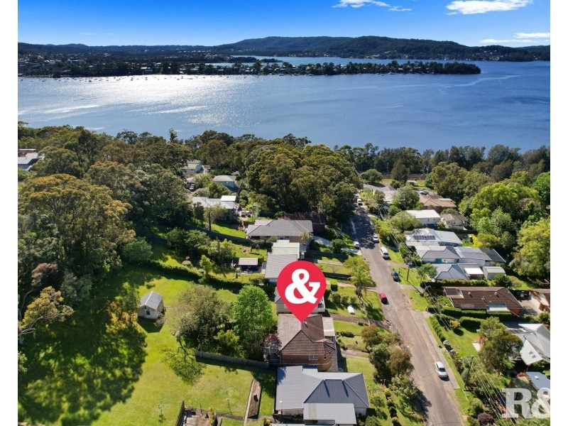 11 Scott Street, Point Clare NSW 2250