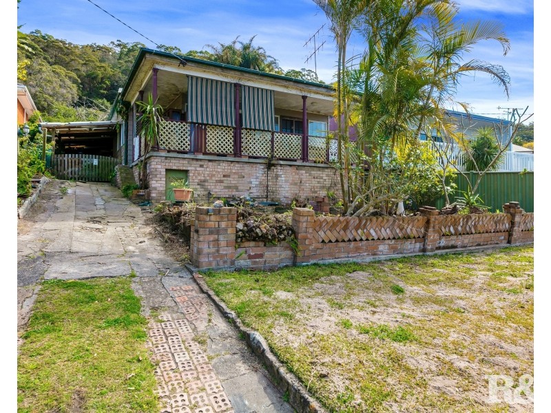 31 Nioka Avenue, Point Clare NSW 2250