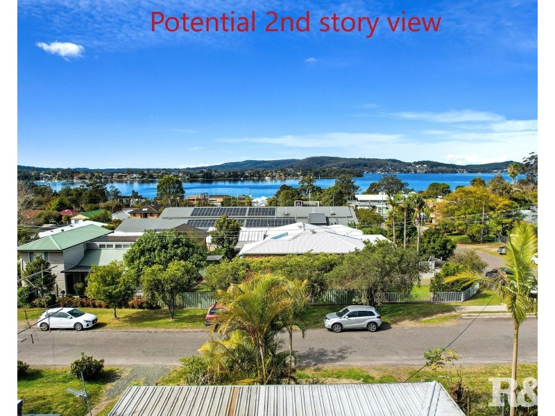 31 Nioka Avenue, Point Clare NSW 2250