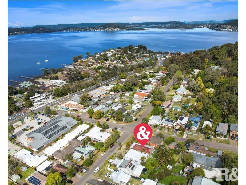 31 Nioka Avenue, Point Clare NSW 2250