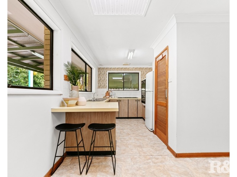19 Matthews Parade, Point Clare NSW 2250
