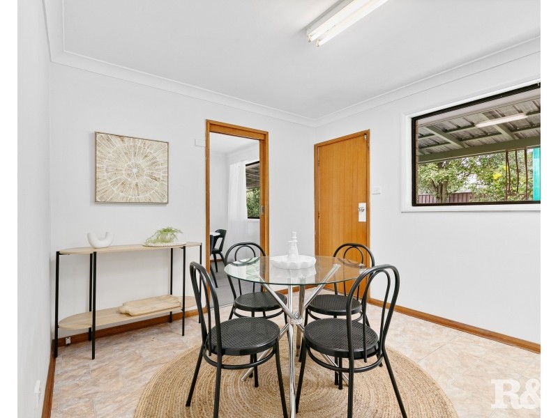 19 Matthews Parade, Point Clare NSW 2250