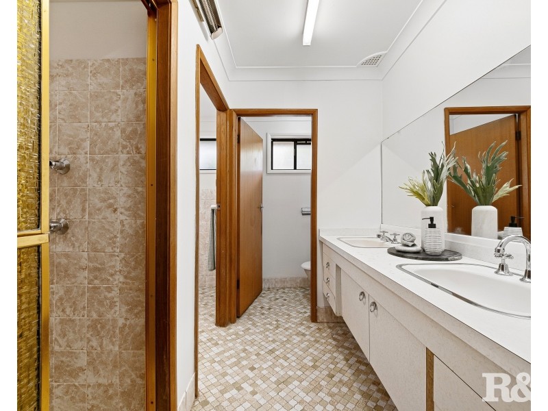 19 Matthews Parade, Point Clare NSW 2250