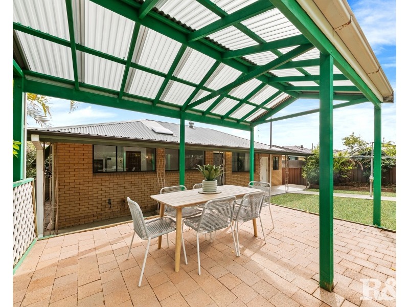 19 Matthews Parade, Point Clare NSW 2250
