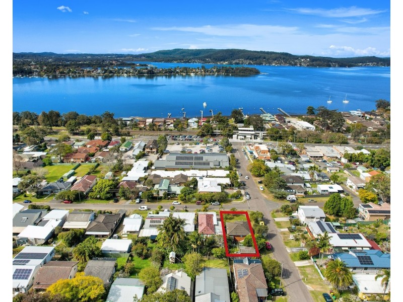 33 Nioka Avenue, Point Clare NSW 2250