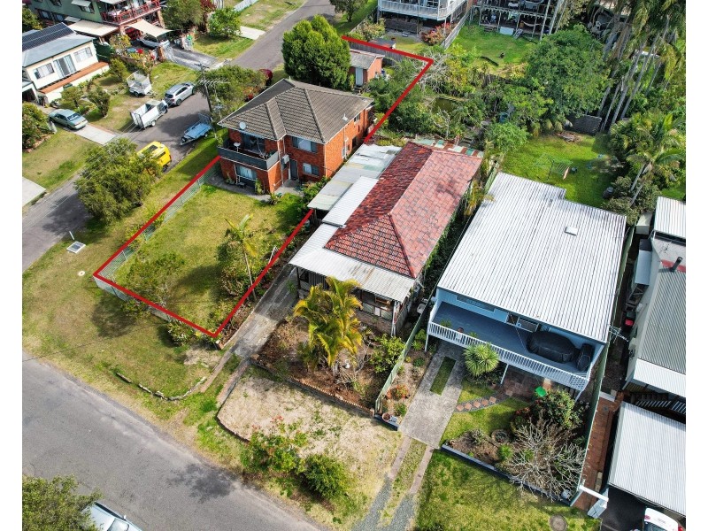 33 Nioka Avenue, Point Clare NSW 2250