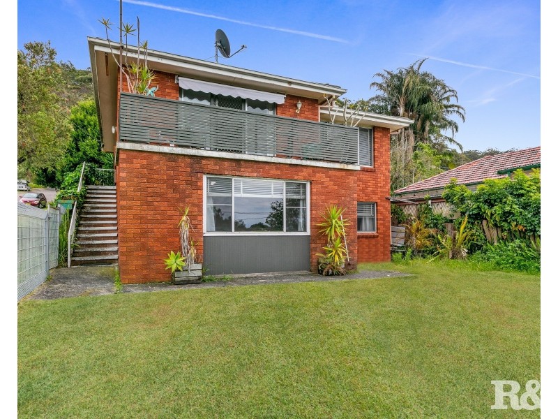 33 Nioka Avenue, Point Clare NSW 2250