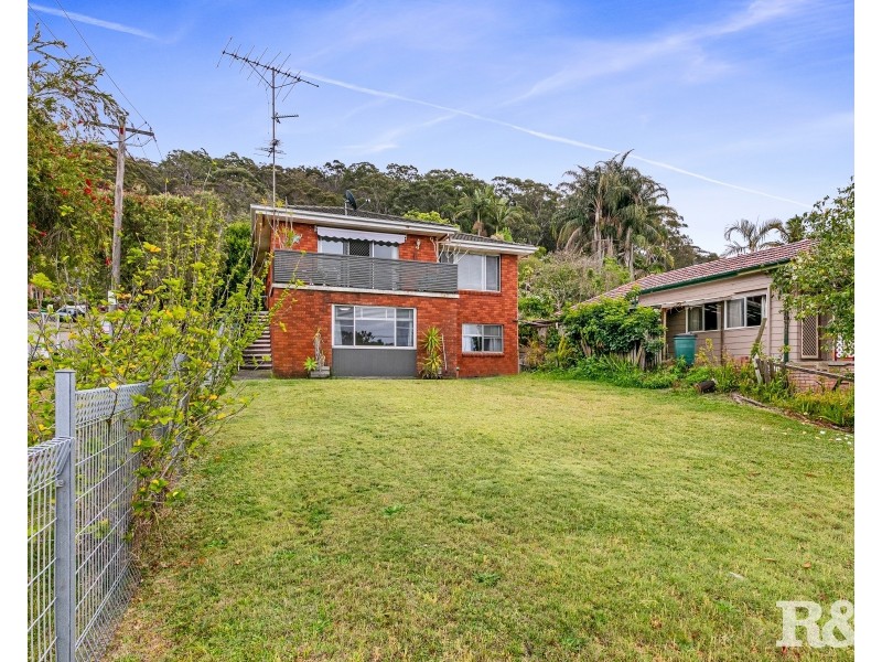 33 Nioka Avenue, Point Clare NSW 2250