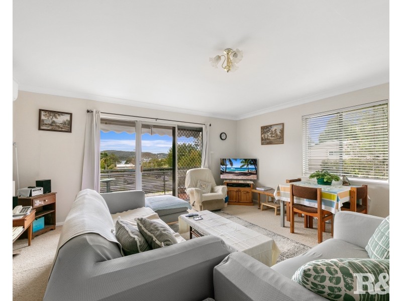 33 Nioka Avenue, Point Clare NSW 2250