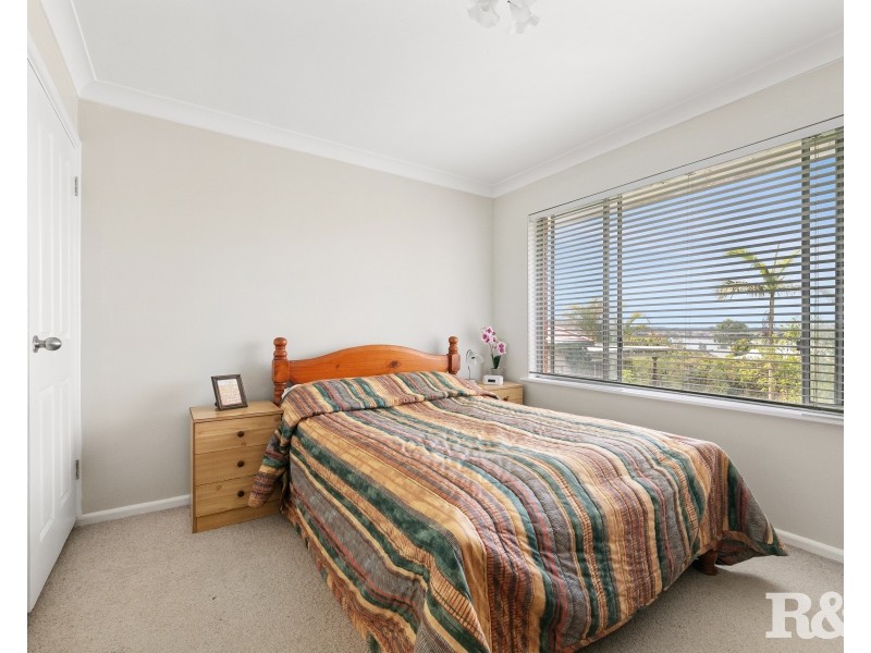 33 Nioka Avenue, Point Clare NSW 2250