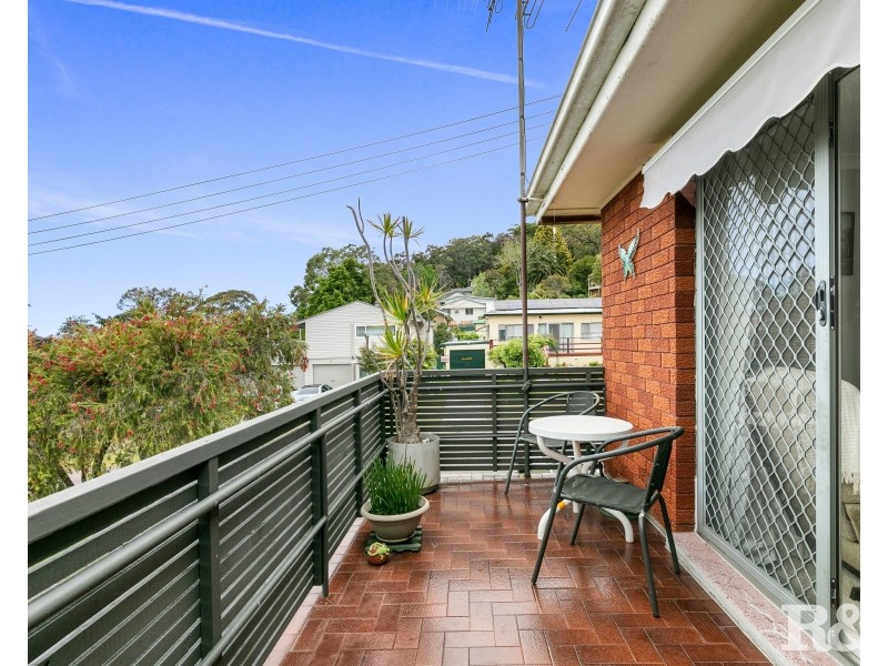 33 Nioka Avenue, Point Clare NSW 2250
