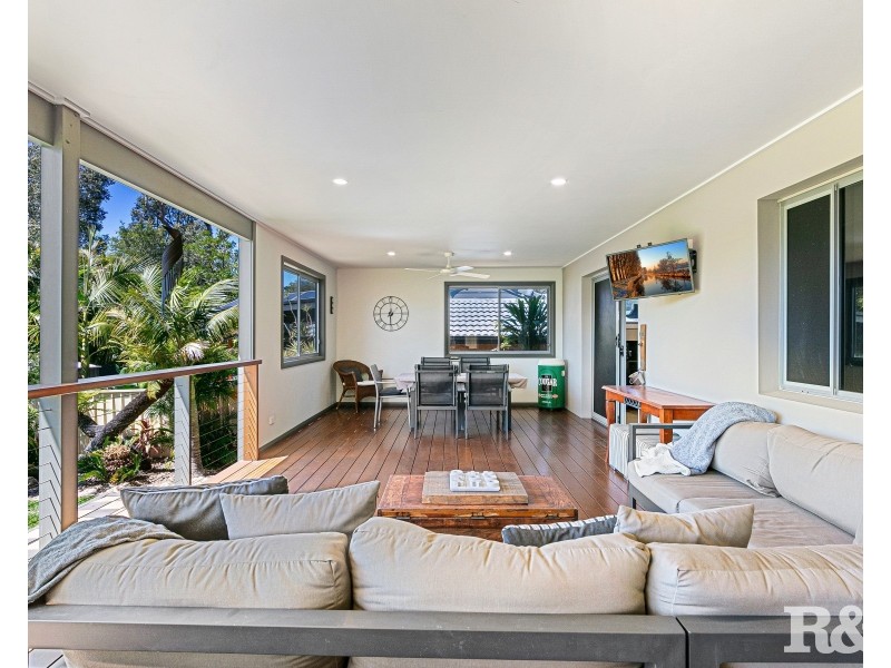 5 Welwyn Grove, Point Clare NSW 2250