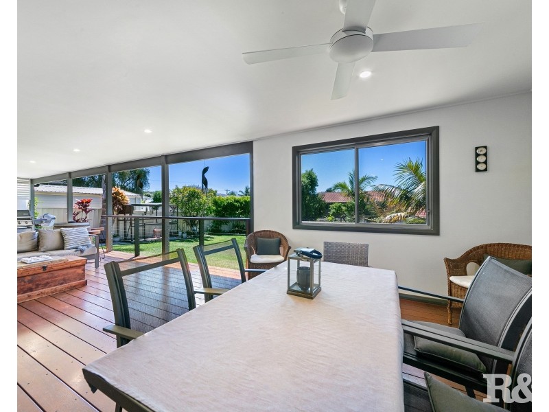 5 Welwyn Grove, Point Clare NSW 2250