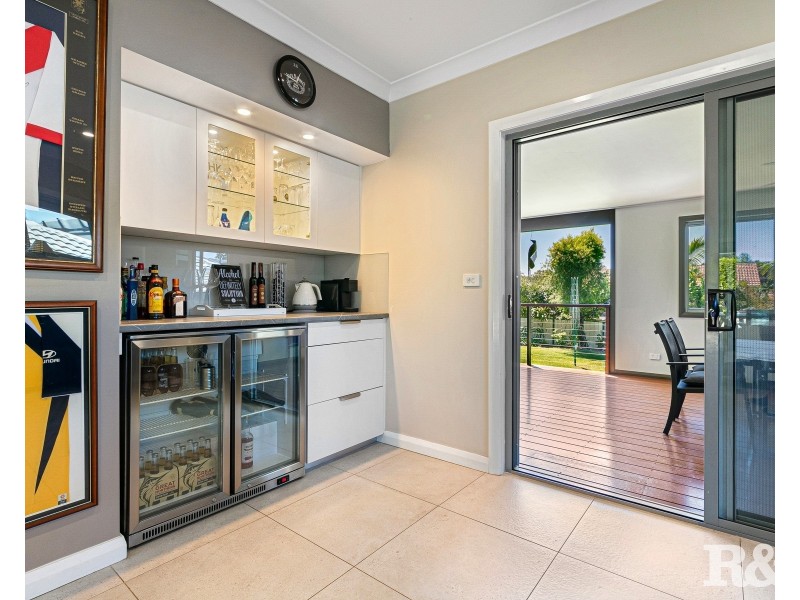 5 Welwyn Grove, Point Clare NSW 2250