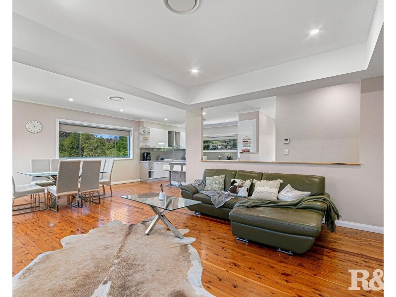 5 Welwyn Grove, Point Clare NSW 2250